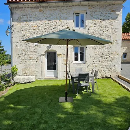 بيت للعطل Domaine De L'agneau Vouzan
