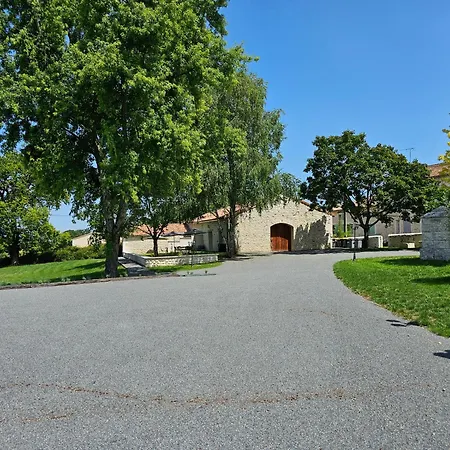 Domaine De L'agneau بيت للعطل *