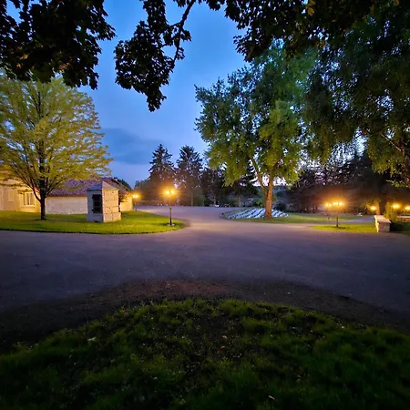 Domaine De L'agneau بيت للعطل