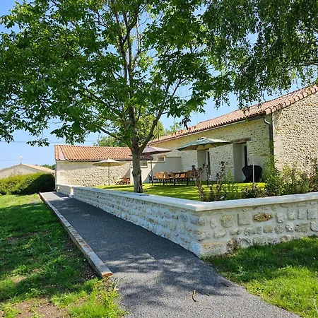 Domaine De L'agneau بيت للعطل *