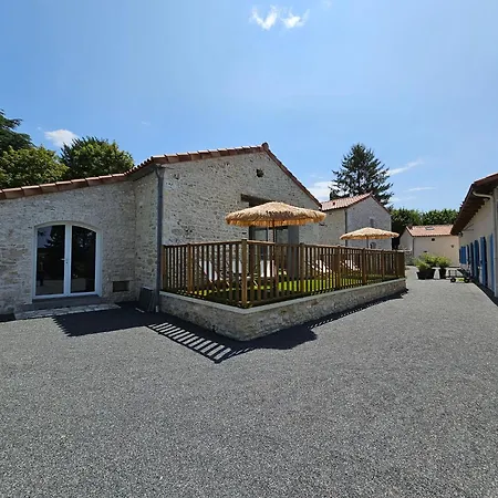 Domaine De L'agneau بيت للعطل
